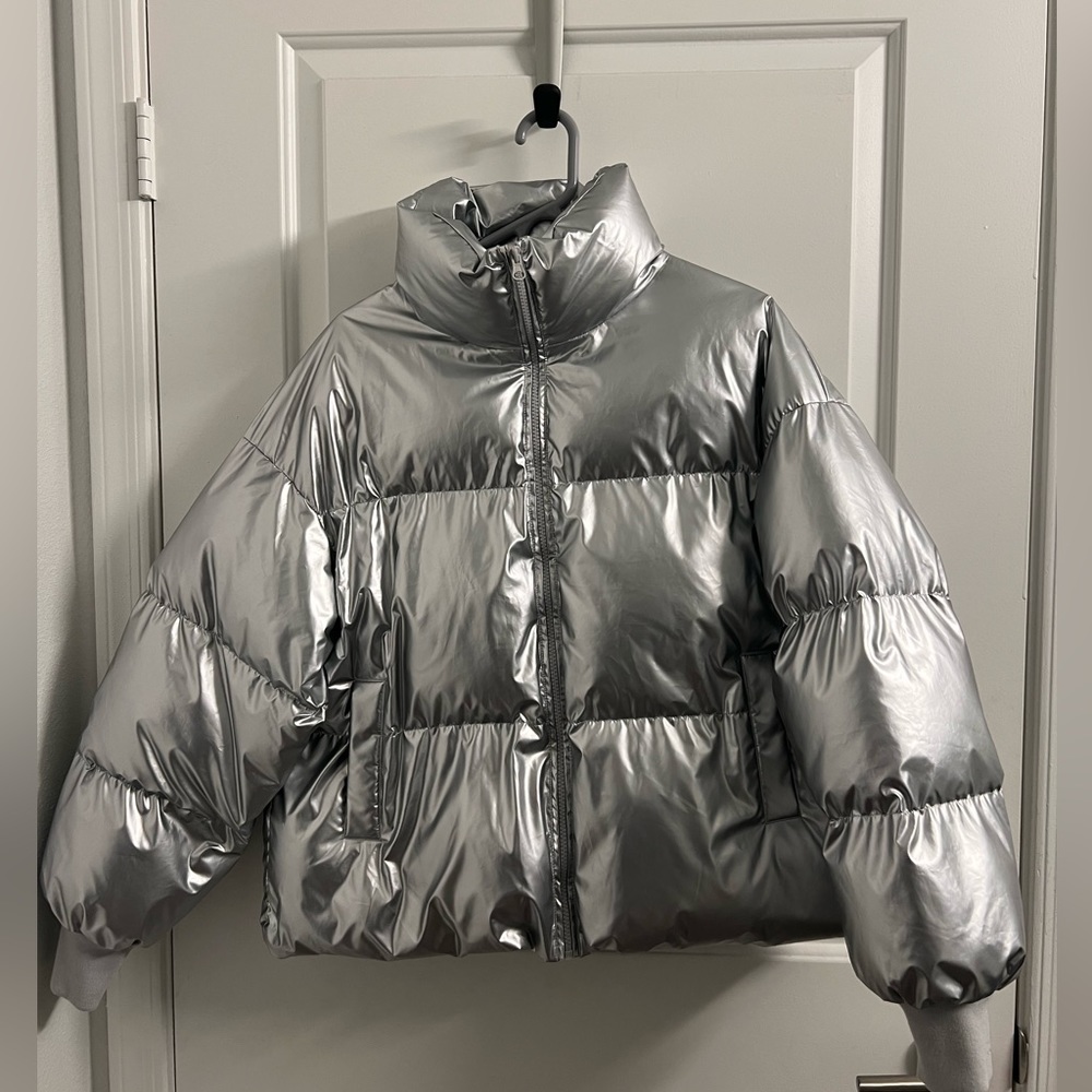 Silver Puffer Jacket - sz M/L